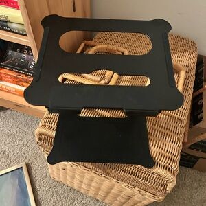 Adjustable laptop stand